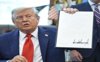 Trump ordena castigar la quema de banderas de EEUU