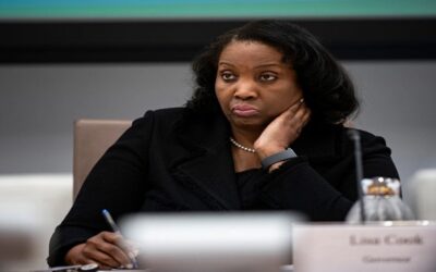 Trump dice que despedirá a la gobernadora de la Reserva Federal Lisa Cook en una escalada en su batalla contra la Fed