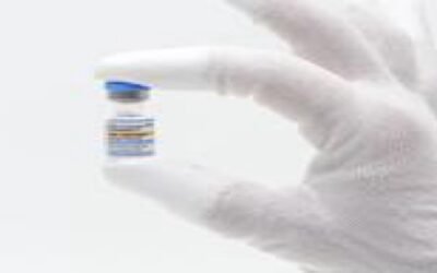 FDA aprueba vacuna actualizada contra COVID-19, pero limita acceso para algunos niños y adultos