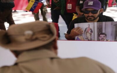 Venezolanos acuden a inscribirse en milicias ante llamado del gobierno de Maduro y tensión con EEUU