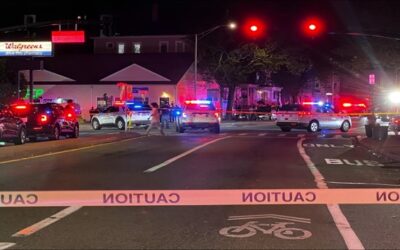 Choque entre motocicleta y vehículo deja 1 muerto y 1 herido grave.
