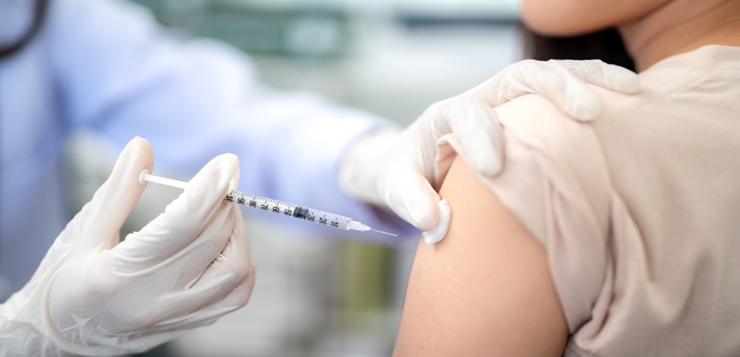Sistema de salud estadounidense deja las vacunas contra la COVID-19 a elección individual