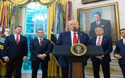 Pfizer acuerda con Trump reducir costos de medicamentos para Medicaid