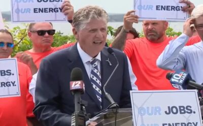 5 gobernadores incluyendo McKee emiten comunicado conjunto sobre decisión Trump de suspender proyecto energía eólica.