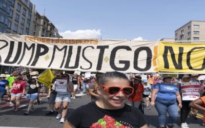 Miles de personas protestan por un “D.C. libre” en la cuarta semana de control federal en Washington