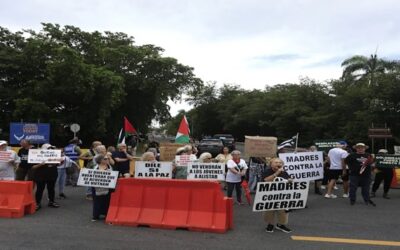 Cientos de puertorriqueños protestan contra las maniobras militares de EEUU en la isla