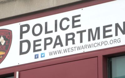 Policía West Warwick investiga vandalismo vehicular.