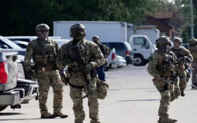 Trump envía más agentes a Chicago y Noem inspecciona allí las redadas de ICE