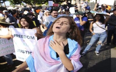 California prohíbe que mayoría de agentes del orden se cubran el rostro durante operaciones