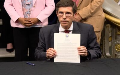 Smiley firma orden ejecutiva “Una Providence Segura para Todos” no colaboraremos con ICE