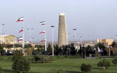 Líder supremo de Irán rechaza conversaciones directas con EEUU sobre su programa nuclear