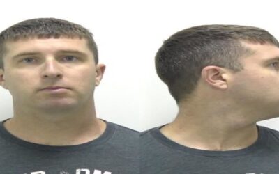 Sheriff de Rhode Island comparece en corte por supuestamente intentar fotografía a mujer en baño Starbucks.