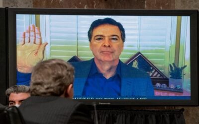 Acusan al exdirector del FBI James Comey de dos cargos penales tras presión de Trump