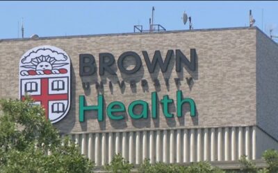 Neronha anuncia acuerdo con Brown University Health que permite incorporar 40,000 pacientes para cuidado primario.