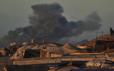 Ataques israelíes matan a docenas en Gaza; Hamás considera su respuesta a propuesta de paz de Trump