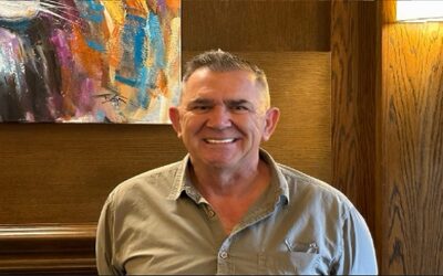 Empresario anuncia candidatura a gobernador, sumándose así a las primarias demócratas