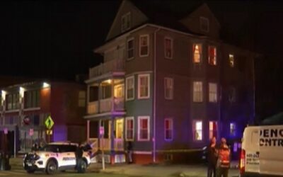 Policía Providence investiga homicidio e identifica a víctima, sospechoso bajo custodia.