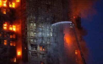 Al menos 13 muertos en incendio en complejo de rascacielos residenciales en Hong Kong