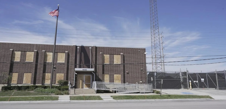 Defensores de inmigrantes denuncian presuntos abusos cometidos en un centro de detención en Chicago