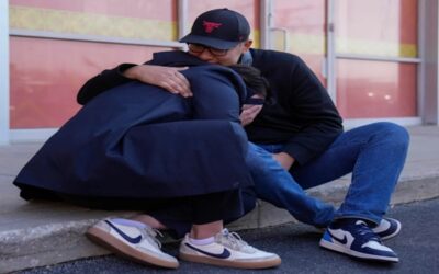 Jueza ordenará a agentes federales en Chicago limitar uso de fuerza contra manifestantes y medios