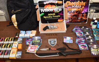 Dos adolescentes enfrentan cargos de arma de fuego y droga en conexión con incidente de agresión en Escuela Secundaria Woonsocket.