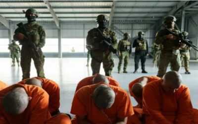 Ecuador traslada a los primeros 300 presos a una megacárcel tras matanza