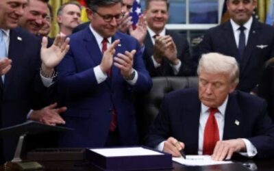 Trump firma paquete de presupuesto temporal aprobado por el Congreso que pone fin a 43 días de cierre de Gobierno