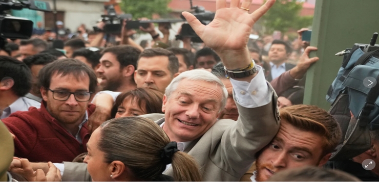 El Servicio Electoral de Chile dice que ultraderechista Kast es el presidente electo