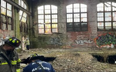 Colapso parcial de edificio deja un hombre herido de gravedad.