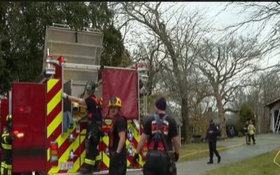 Bomberos logran evitar que llamas se extendieran a vivienda.