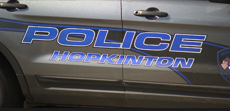 Anciano muere atropellado, conductora enfrenta varios cargos incluido por drogas.