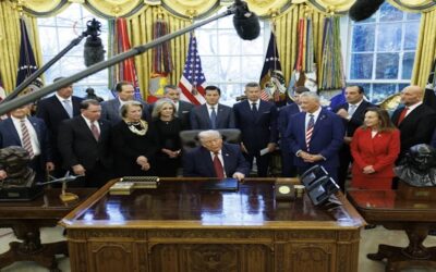 Trump revierte normas de Biden que buscan impulsar los coches eléctricos a los de gasolina