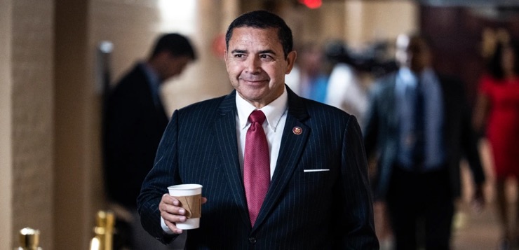 Trump acusa de “falta de lealtad” a Henry Cuéllar por postularse de nuevo al Congreso como demócrata tras recibir indulto