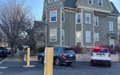 Persona muere luego de quedar atrapada debajo de vehículo en Providence.