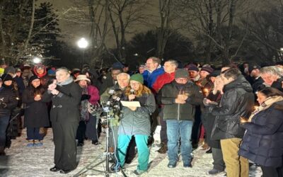 Realizan vigilia para honrar a víctimas de tiroteo Universidad Brown