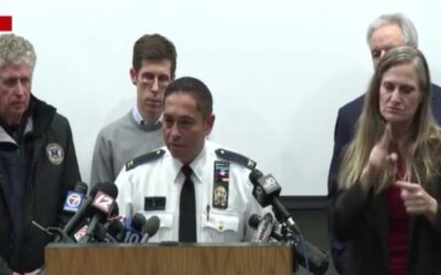 Hombre detenido por tiroteo en Universidad Brown ha sido liberado, continúan buscando a sospechoso.