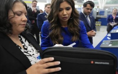 DHS empezó hoy a tomar fotos y datos biométricos de extranjeros que entren y salgan de EE.UU. por aire, tierra o mar