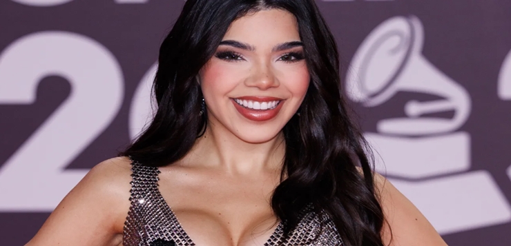 ¡Kenia Os anuncia su regreso a la música para este 2026!