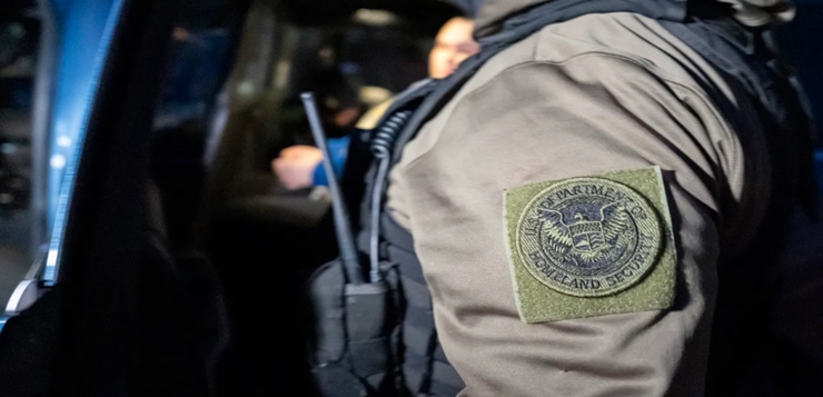 ICE lanza advertencia a indocumentados sobre agresiones a agentes