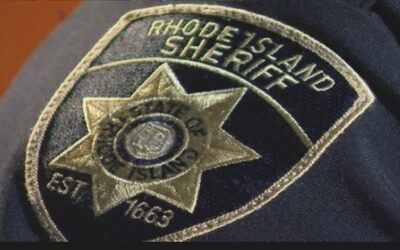 Ayudante del sheriff de Rhode Island enfrenta cargos de agresión sexual.