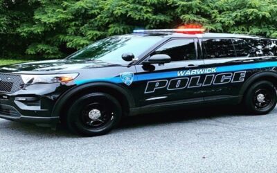 Hombre muere atropellado por dos vehículos en Warwick.