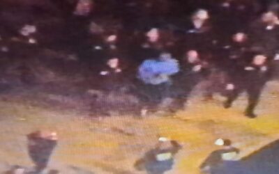 Maduro desciende esposado del avión militar tras aterrizar en Nueva York