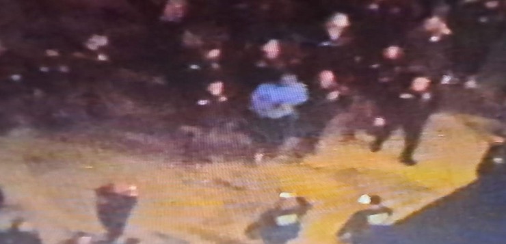 Maduro desciende esposado del avión militar tras aterrizar en Nueva York