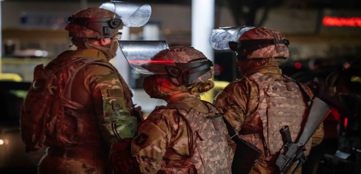 Minnesota declara emergencia y alista Guardia Nacional tras tiroteo fatal de ICE