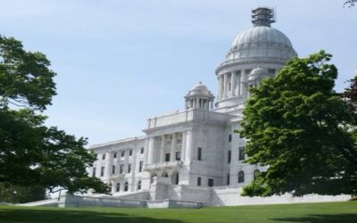 Miles de empleados estatales reciben cheques con pagos bajos, deducciones incorrectas.