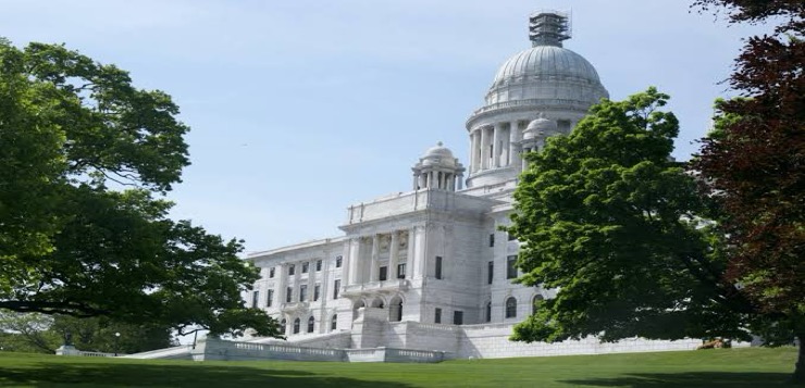 Miles de empleados estatales reciben cheques con pagos bajos, deducciones incorrectas.