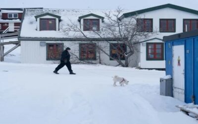 Trump amenaza con nuevos aranceles a Europa hasta que EEUU adquiera Groenlandia.