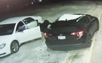 Policía Pawtucket investiga robo vehículo con dos niños dentro.