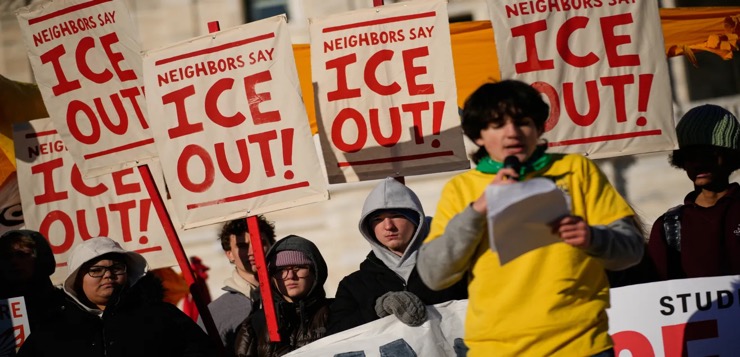 Departamento de Justicia investiga protesta en iglesia vinculada a alto funcionario de ICE