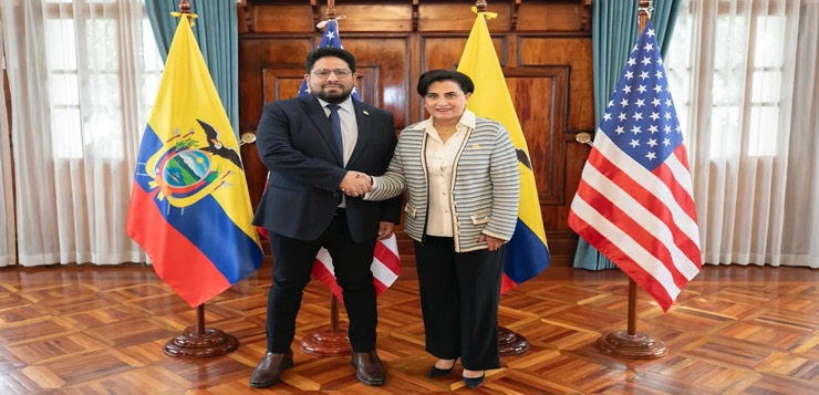 El subsecretario de Guerra de EE.UU. visita Ecuador para reforzar la frontera con Colombia.